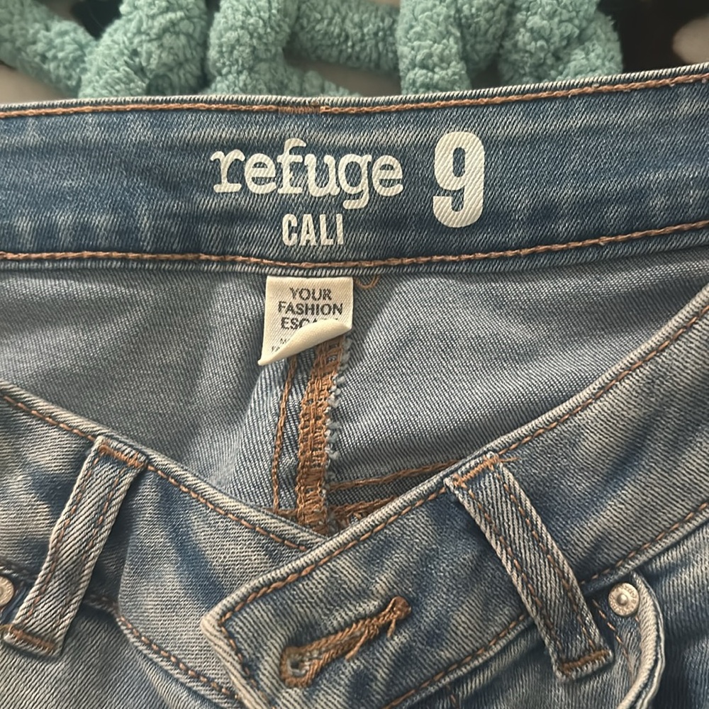 Refuge 9 Ripped Jeans - Picture 2 of 3